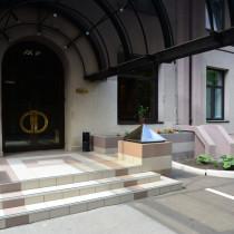 Вид входной группы снаружи Административное здание «г Москва, Раевского ул., 4»